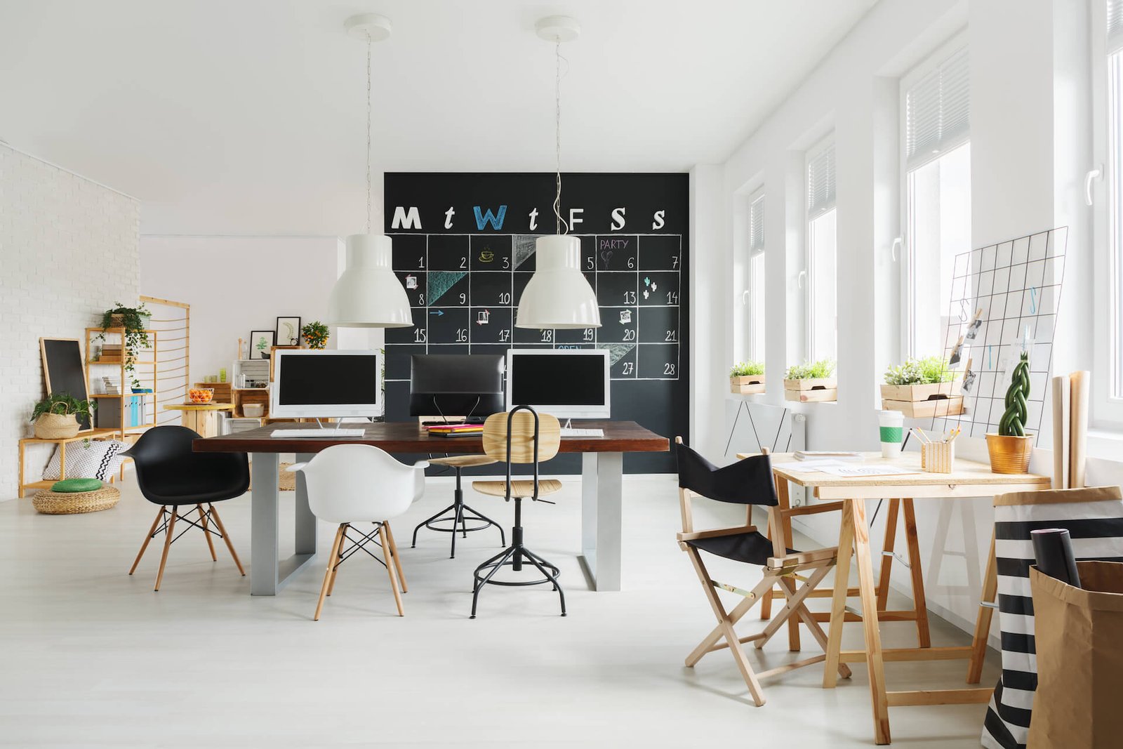 modern-designer-studio-2021-08-26-15-44-44-utc.jpg